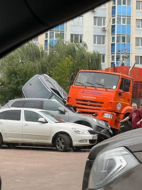 Странное ДТП произошло сегодня в Советском районе Орла