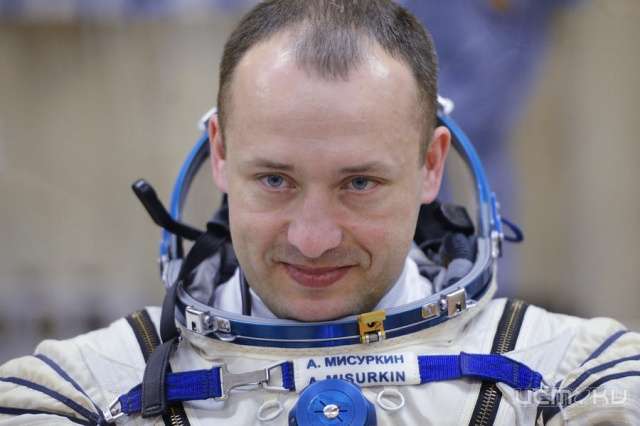 Александр Мисуркин отмечает юбилей на МКС Александр Мисуркин отмечает юбилей на МКС