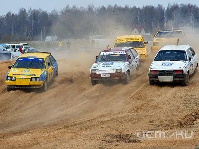 Дождь не помешал завершить соревнования по автокроссу Дождь не помешал завершить соревнования по автокроссу