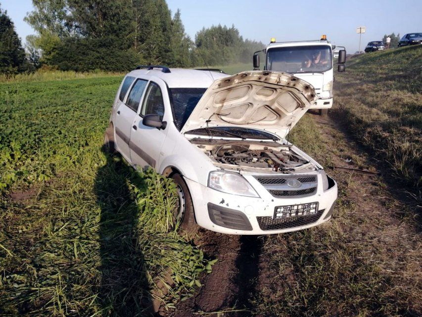 На орловской трассе произошло столкновение двух легковушек. Один из водителей погиб