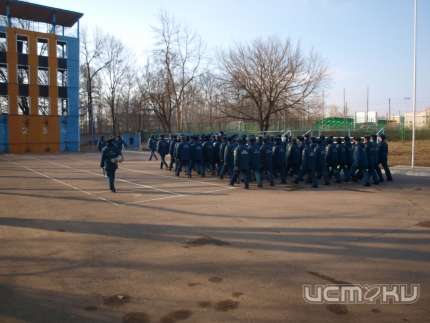 Сотрудники МЧС готовятся к параду Победы Сотрудники МЧС готовятся к параду Победы