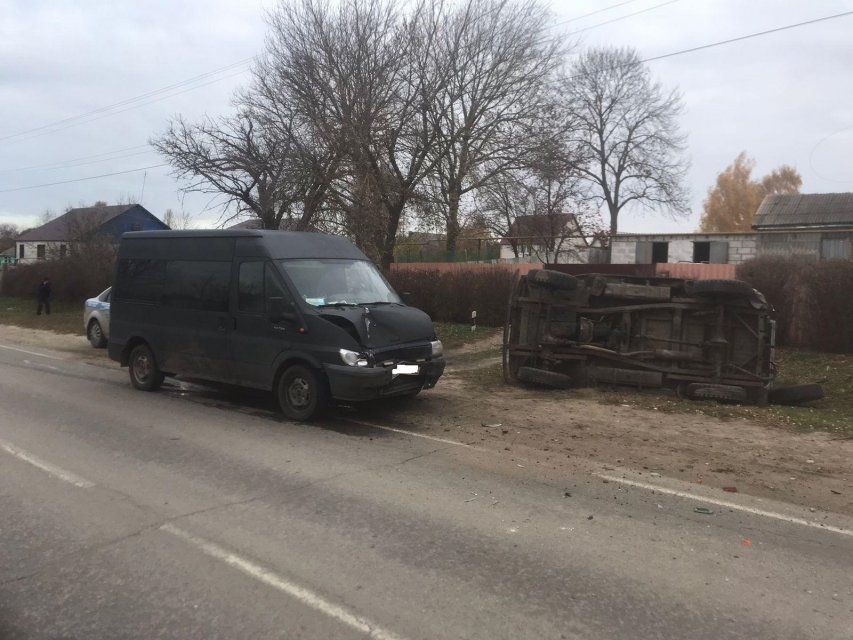 В Покровском водитель «Форда Транзит» нарушил ПДД и учинил ДТП. Один человек получил травмы