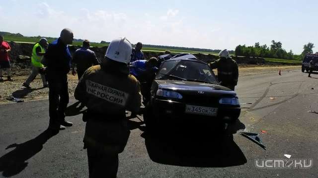 В Покровском районе водитель ВАЗа пострадал при столкновении с КамАЗом В Покровском районе водитель ВАЗа пострадал при столкновении с КамАЗом