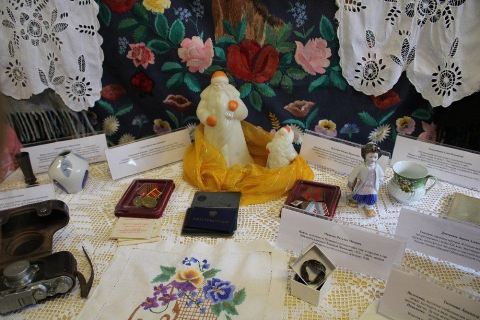 В образовательных учреждениях города Ливны проходят выставки «Семейные реликвии»