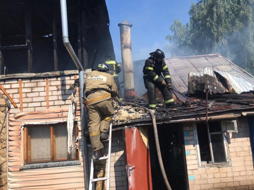 В Орле вспыхнул пожар в жилом доме