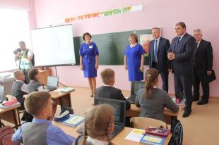 Александр Беглов посетил новые учреждения образования и спорта города Орла