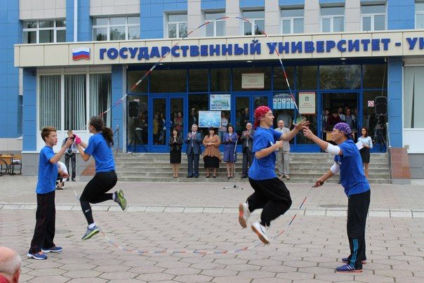 Здесь научат прыгать через скакалку Здесь научат прыгать через скакалку