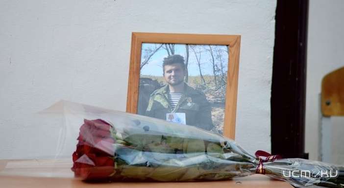 В Свердловском районе увековечили память Владислава Панасова, погибшего при исполнении воинского долга  В Свердловском районе увековечили память Владислава Панасова, погибшего при исполнении воинского долга