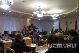 Горсовет превратился в "Маски-шоу": до обсуждения бюджета еще не дошли Горсовет превратился в "Маски-шоу": до обсуждения бюджета еще не дошли