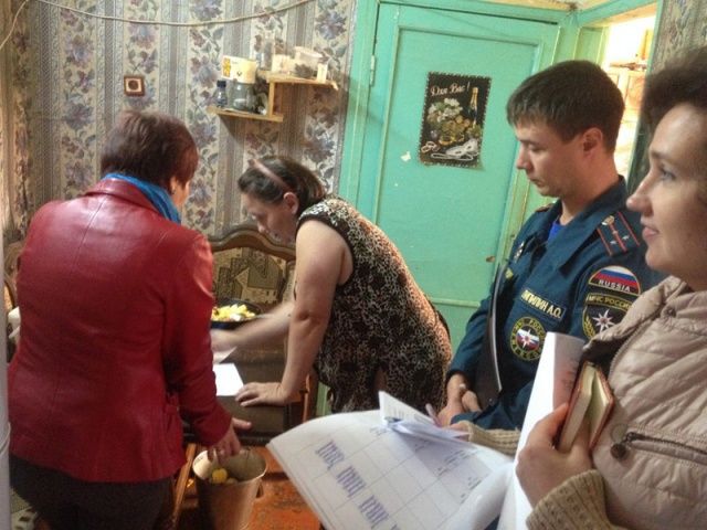 Сотрудники МЧС провели для семей инструктажи по пожарной безопасности Сотрудники МЧС провели для семей инструктажи по пожарной безопасности