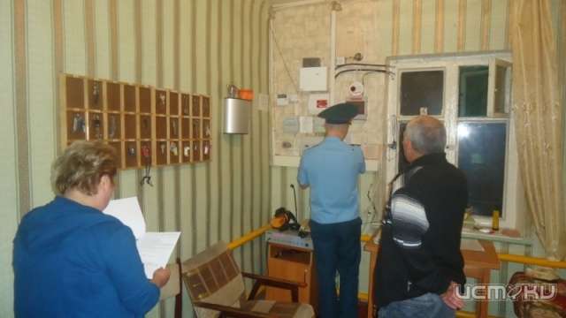 Орловские спасатели ночью проверили безопасность “Алых парусов” Орловские спасатели ночью проверили безопасность “Алых парусов”