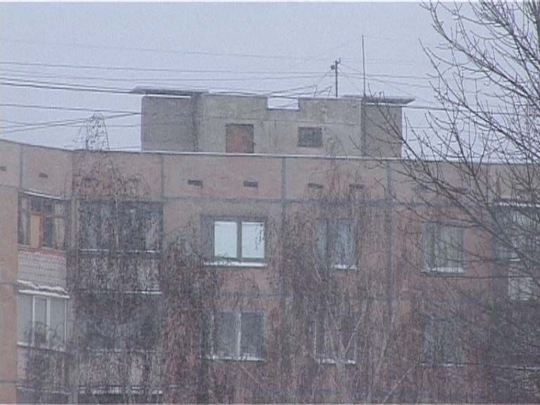 Крышу переносной сцены в Ливнах отремонтируют Крышу переносной сцены в Ливнах отремонтируют