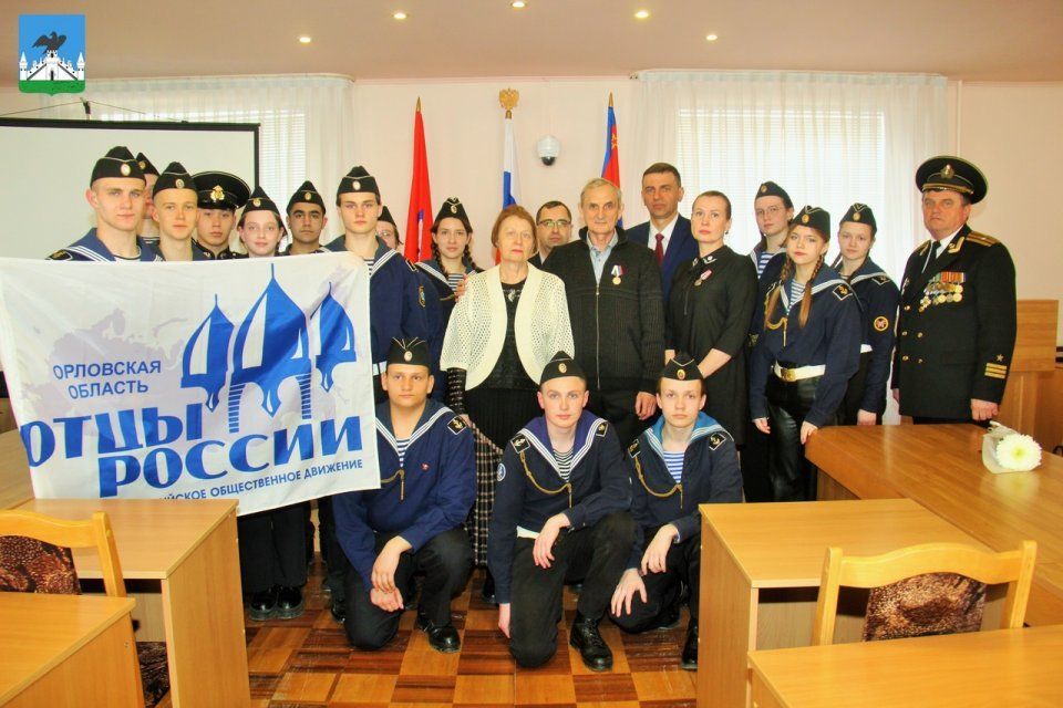 Орловчане удостоились наград «Отец солдата» и «Волонтёры России»