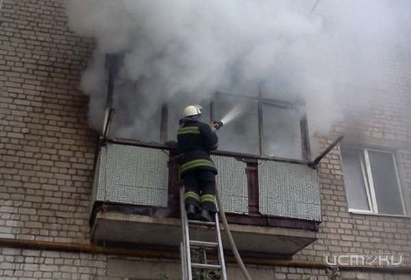 В Орле в девятиэтажном жилом доме загорелся балкон В Орле в девятиэтажном жилом доме загорелся балкон