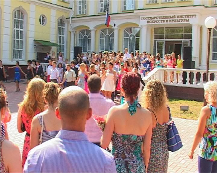 Выпускной в институте культуры и искусств Выпускной в институте культуры и искусств