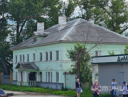 В Орле вода из котлована затапливает подвалы дома на ул. Московской В Орле вода из котлована затапливает подвалы дома на ул. Московской