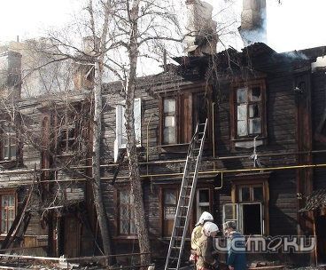 В Орле продолжают гореть расселенные дома В Орле продолжают гореть расселенные дома