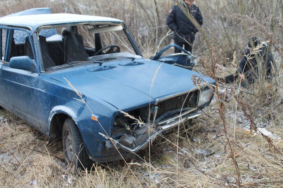 ДТП в Орловской области: «семёрка» съехала с трассы в кювет