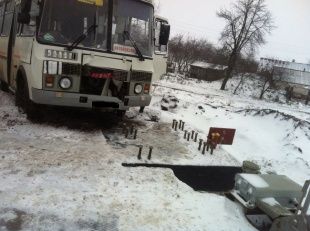 В Орловском районе маршрутка с пассажирами врезалась в ограждение