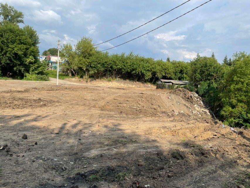 В Новосиле строительной техникой уничтожают памятник культуры