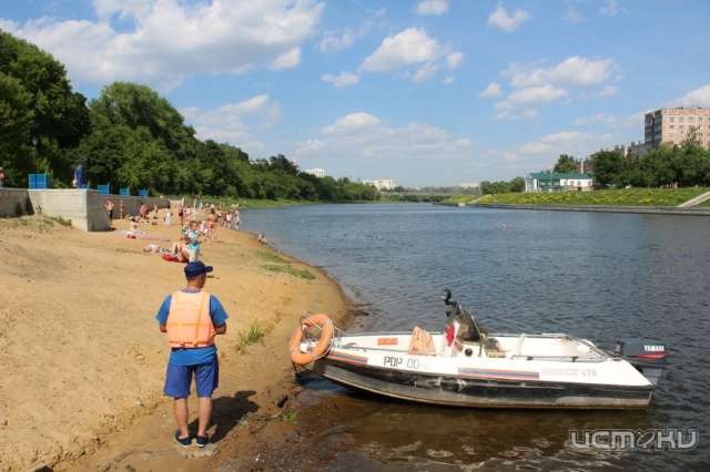 На центральном пляже Орла едва не утонула 14-летняя девочка На центральном пляже Орла едва не утонула 14-летняя девочка