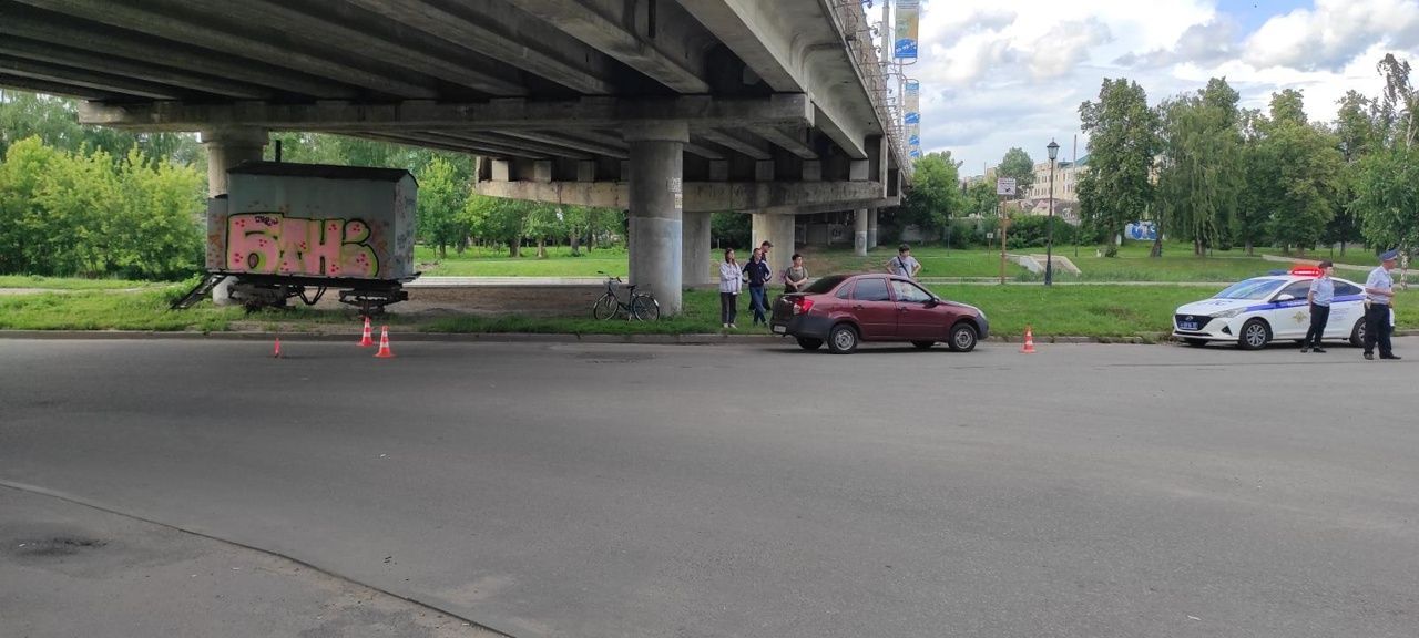 В Орле под Тургеневским мостом машина сбила велосипедистку