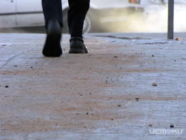 В Орле пешеход попал под колеса авто, переходя дорогу в неположенном месте В Орле пешеход попал под колеса авто, переходя дорогу в неположенном месте