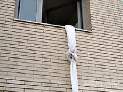 Молодая девушка получила серьезные травмы из-за желания увидеться с парнем Молодая девушка получила серьезные травмы из-за желания увидеться с парнем