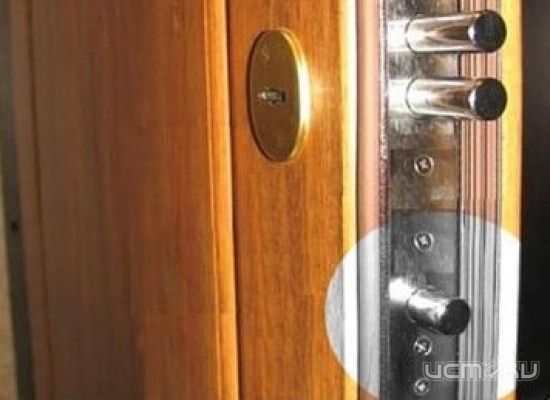 Орловские спасатели помогли пожилым людям, оказавшимся взаперти Орловские спасатели помогли пожилым людям, оказавшимся взаперти