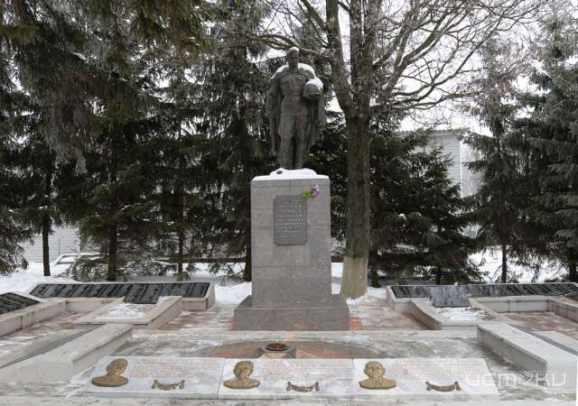 Ко Дню Победы реконструируют троснянский воинский мемориал Ко Дню Победы реконструируют троснянский воинский мемориал