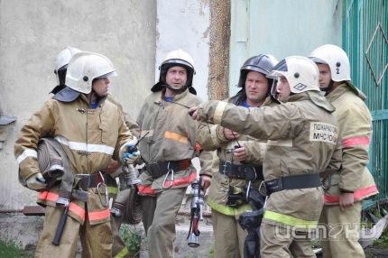 Орловские пожарные вытащили из огня трех человек Орловские пожарные вытащили из огня трех человек