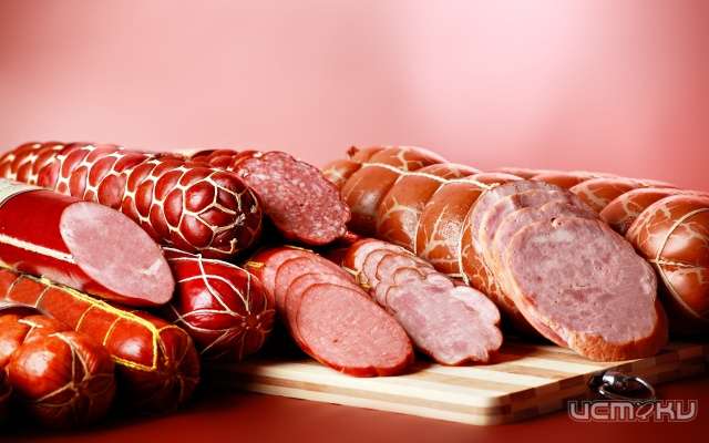 На рынке в Колпне сняли с продажи почти 14 кг сомнительной колбасы На рынке в Колпне сняли с продажи почти 14 кг сомнительной колбасы