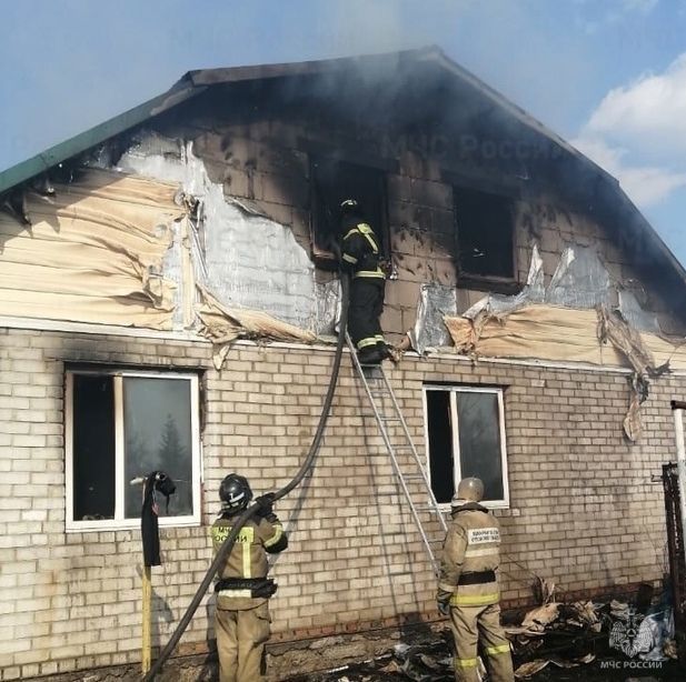 Орловских пожарных поблагодарили за спасение дома от огня