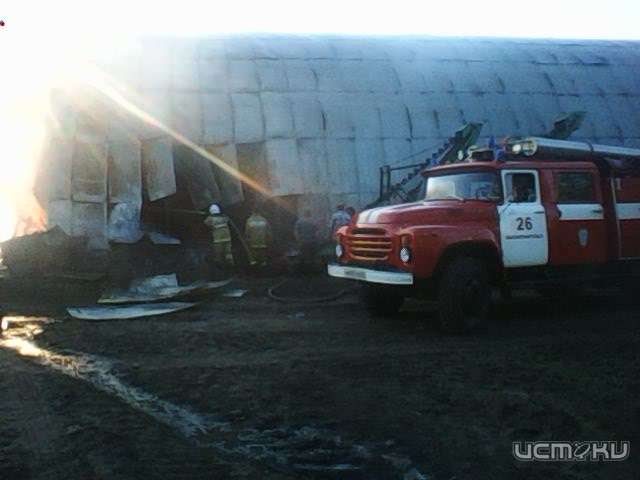В Малоархангельске тушили пожар в ангаре на площади 225 кв. м В Малоархангельске тушили пожар в ангаре на площади 225 кв. м