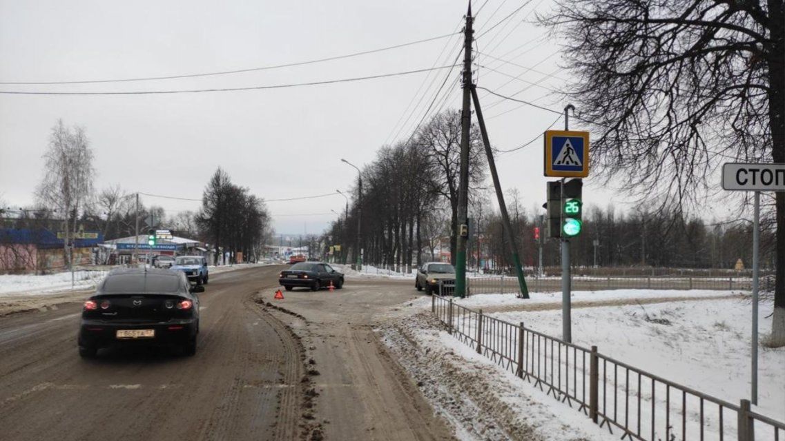 Двое детей пострадали в ДТП на перекрестке во Мценске