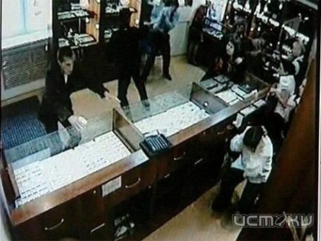 В Орле задержан подозреваемый в налете на ювелирный магазин в Москве В Орле задержан подозреваемый в налете на ювелирный магазин в Москве