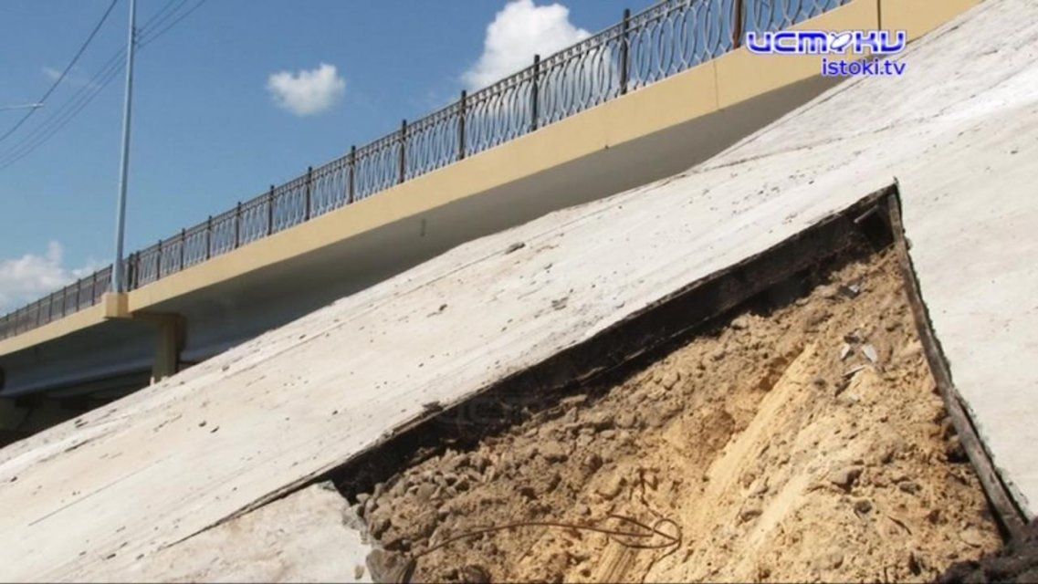 За месяц до сдачи разрушается: повлияет ли случившееся на мосту Дружбы в Орле на сроки ремонта
