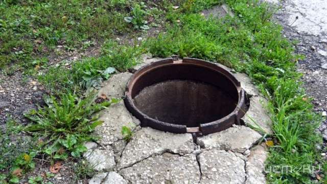 В Орле в канализационном люке нашли тело 7-летней девочки В Орле в канализационном люке нашли тело 7-летней девочки