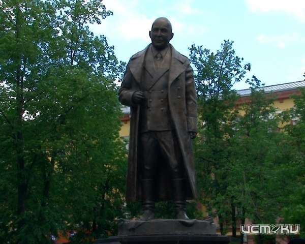 В Орле предлагают «переселить» Баграмяна из сквера Танкистов В Орле предлагают «переселить» Баграмяна из сквера Танкистов