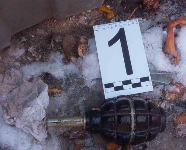 Во Мценске во дворе дома нашли гранату