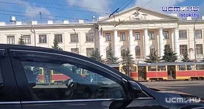 Народный корреспондент прислал видео утреннего коллапса с трамваями Народный корреспондент прислал видео утреннего коллапса с трамваями