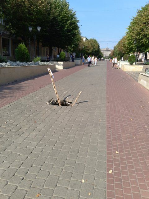 Центральная улица Орла продолжает разрушаться