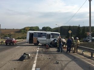 Фатальный выезд на встречку: под Орлом в ДТП с автобусом погибли два человека