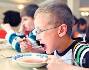 Обеды школьникам готовили из сомнительных продуктов Обеды школьникам готовили из сомнительных продуктов