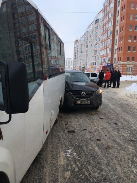 В Орле кроссовер протаранил маршрутку 