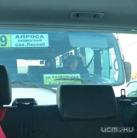 В Орле Андрей Клычков поймал за рулем курящего водителя маршрутки В Орле Андрей Клычков поймал за рулем курящего водителя маршрутки
