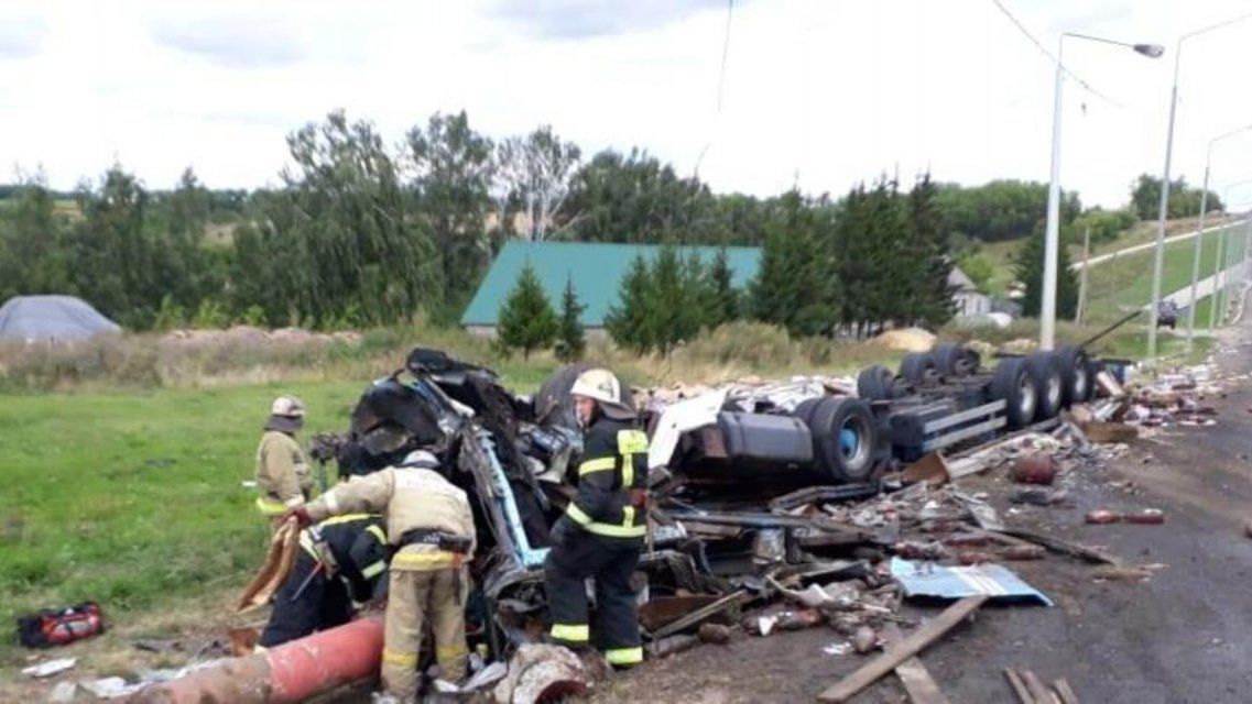 В жутком ДТП под Ливнами погибли 12-летняя девочка и водитель грузовика