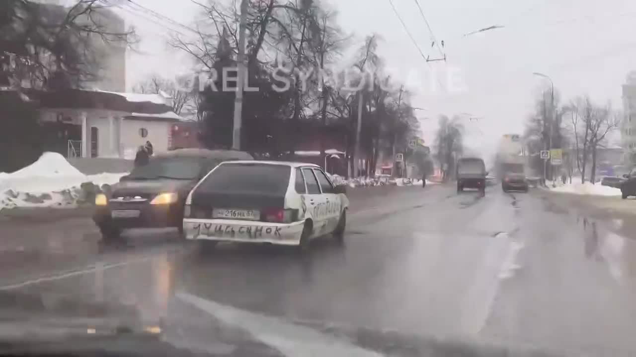 ВИДЕО: на дорогах Орла был замечен странный автомобиль | 25.02.2021 | Орел  - БезФормата