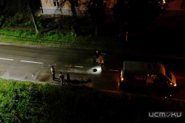 В Орле две машины подряд попали в ДТП из-за открытого люка В Орле две машины подряд попали в ДТП из-за открытого люка