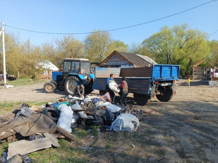 В деревне Нижняя Лужна провели уборку территории от мусора